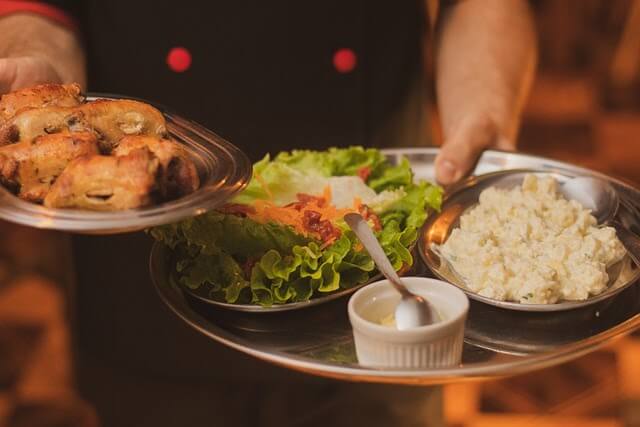 Food Servers Need RSA Training in Sydney