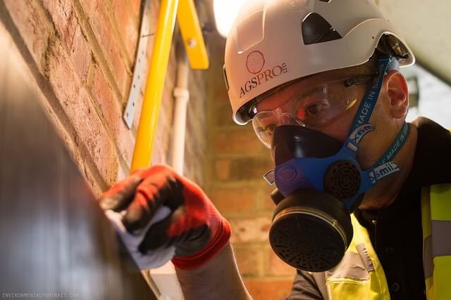Need white card before supervise asbestos removal course